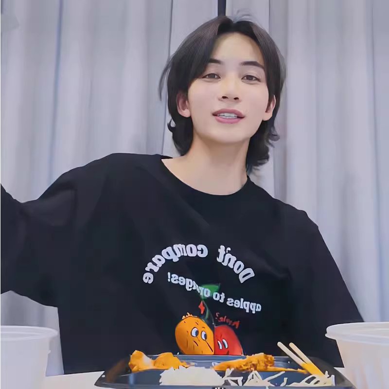 Seventeen Cookie Crumbles Apple Orange T-Shirt