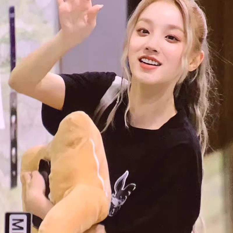 GIDLE ADLV Bunny T-Shirt