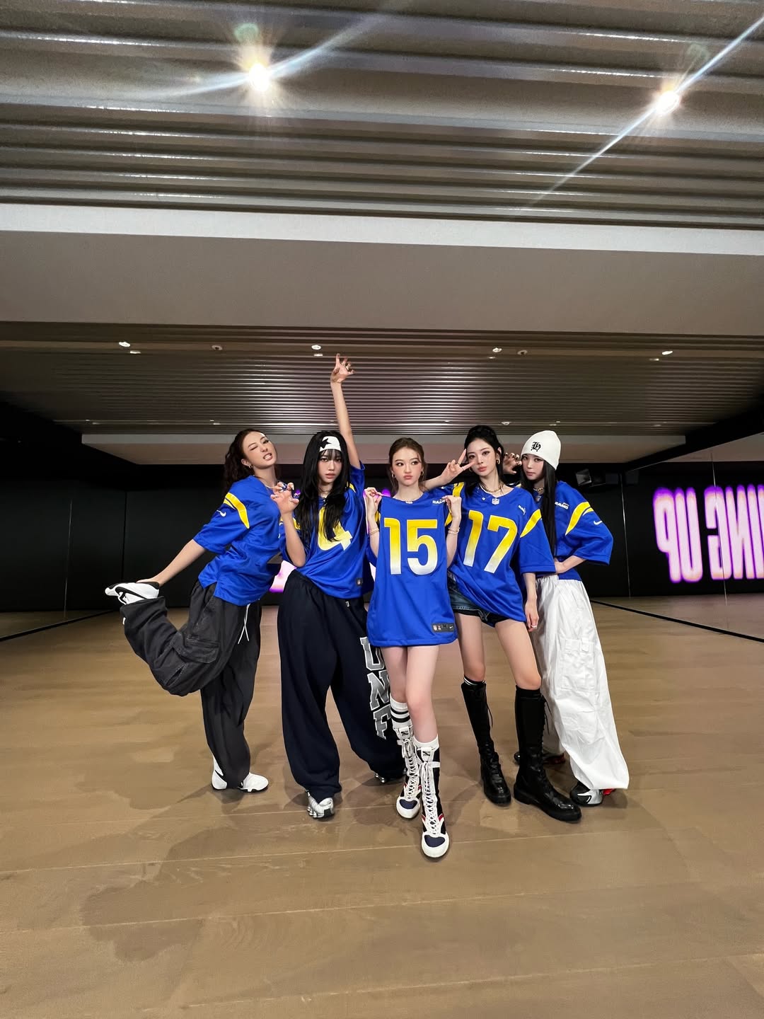 Meovv Los Angeles Jersey