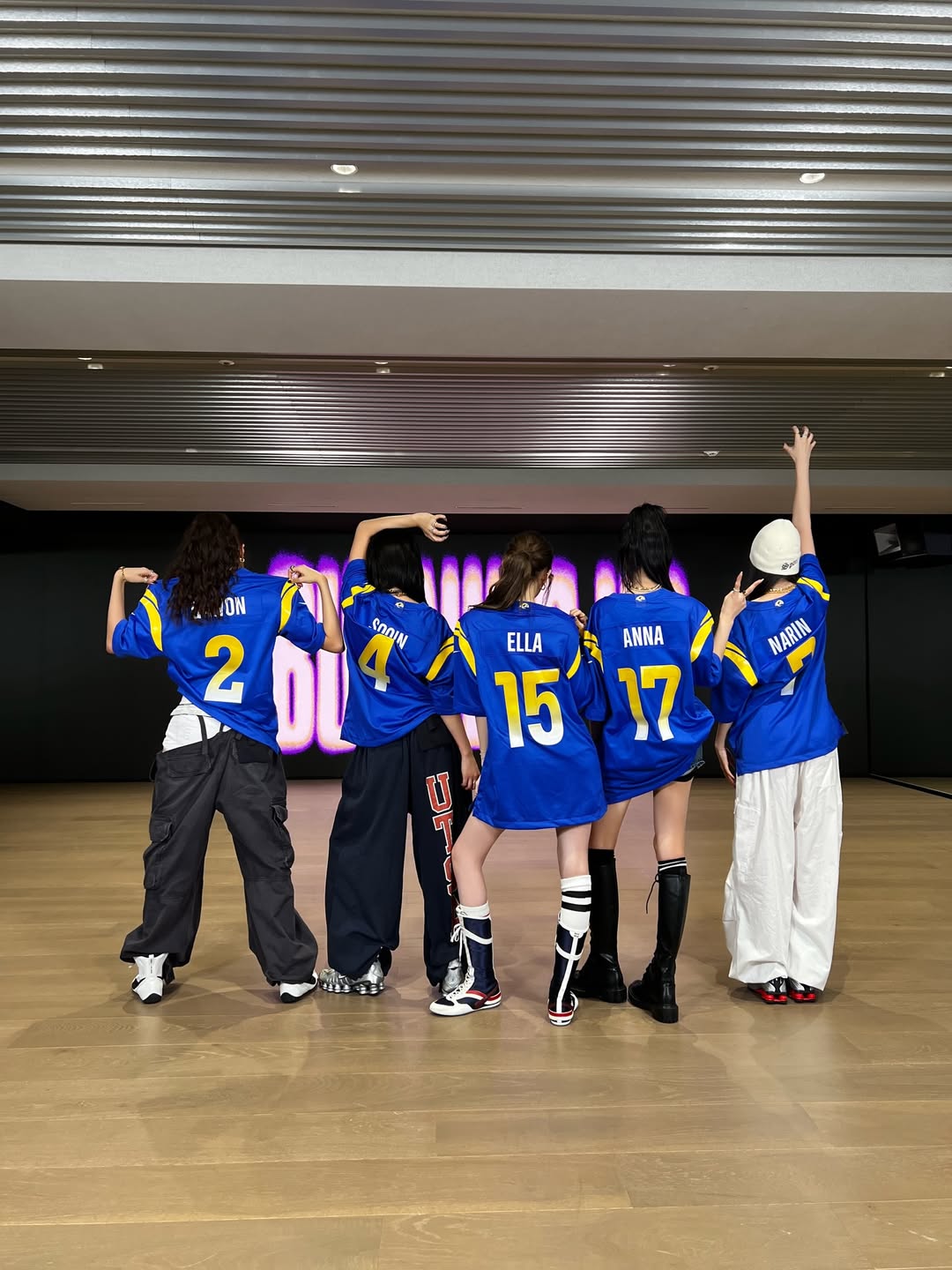 Meovv Los Angeles Jersey