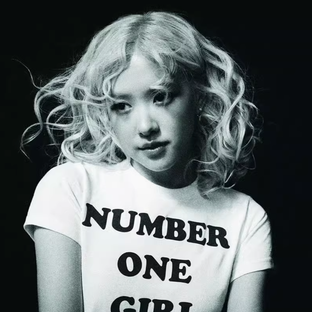 Blackpink Rose Number One Girl T-Shirt – idollookbook Blackpink Rose Number One Girl T-Shirt – idollookbook